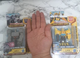 Трансформер Hasbro Бамблби, Кибервселенная 10 см - Sting Shot Bumblebee, Cyberverse
