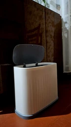 Ведро для мусора в комнату узкое с крышкой VMHouse корзина в офис или контейнер урна в туалет или бак органайзер мусорное пластиковое на 12 л белый (0114-0001) фото от покупателей 1