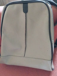 Жіночий рюкзак з натуральної шкіри 8л ARTiS Bags 1739 703-140 Чорний