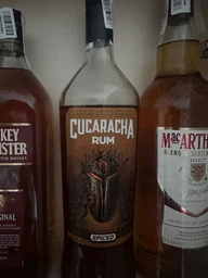Алкогольный напиток на основе рома Cucaracha Spiced Gold 1 л 35% (4742883014649) фото от покупателей 1