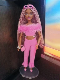Кукла Барби Делюкс Стиль с косичками в розовом костюме с мехом Barbie Deluxe Style #4 in Soft Pink Barbiecore Jumpsuit (HYV28)
