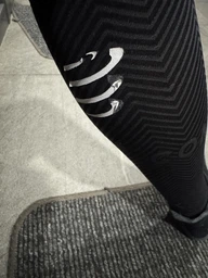 Компрессионные гетры спортивные Compressport R2 Oxygen, Black/Steel Grey, T2 (размер 34-38) фото от покупателей 3