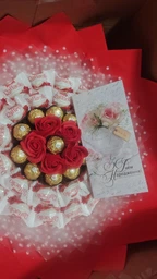 Букет из конфет Raffaello и Ferrero Rocher красный (b28002) фото от покупателей 2