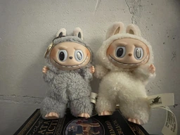 Плюшевая игрушка-брелок Лабубу Tasty Macarons V1 рандомная фигурка из коллекции фото от покупателей 3