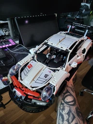 Конструктор автомобіля Porsche 911 RSR на 1580 деталей в масштабі 1:10 з двигуном, LED підсвіткою і пультом дистанційного управління фото від покупців 19