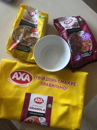 Упаковка гранолы АХА с клубникой и черникой без сахара с подсластителем 300 г х 2 шт (4820237693877)