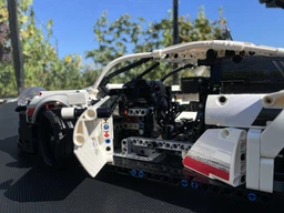 Конструктор автомобіля Porsche 911 RSR на 1580 деталей в масштабі 1:10 з двигуном, LED підсвіткою і пультом дистанційного управління фото від покупців 17