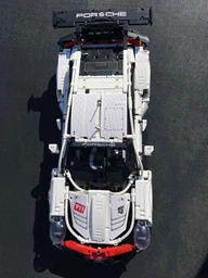 Конструктор автомобіля Porsche 911 RSR на 1580 деталей в масштабі 1:10 з двигуном, LED підсвіткою і пультом дистанційного управління фото від покупців 16