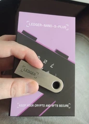 Крипто-гаманець Ledger Nano S Plus Matte Black фото від покупців 1