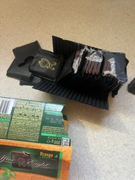 Шоколадные конфеты Nestle After Eight Orange в черном шоколаде с мятной начинкой со вкусом апельсина 200 г (7613287290748) фото от покупателей 1