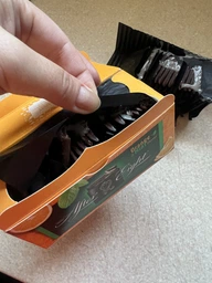 Шоколадные конфеты Nestle After Eight Orange в черном шоколаде с мятной начинкой со вкусом апельсина 200 г (7613287290748)