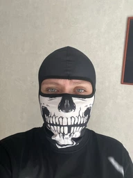 Підшоломник зі скелетом хребет череп чорний
