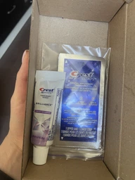 Отбеливающие полоски Crest 1/2 упаковки Glamorous Whitestrips 7 упаковок, 14 полосок / Пробный курс для чувствительных зубов фото от покупателей 1