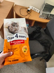 Сухий корм для котів з куркою Club 4 Paws Клуб 4 Лапи для виведення шерсті 2 кг (4820215369428)