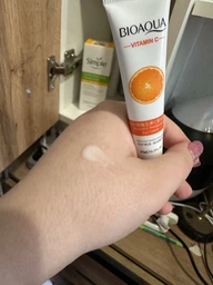 Крем для шкіри навколо очей BIOAQUA Vitamiv C Moisturizing Eye Cream із вітаміном С 20г