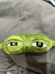 Маска лягушка Пепе для сна