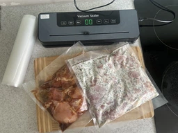 Вакууматор побутовий для продуктів їжі з дисплеєм та різаком Vacuum Sealer 120W вакууманий пакувальник автоматичний + 10 пакетів
