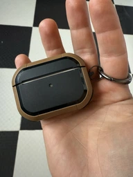 Защитный ударопрочный чехол Air Case для беспроводных наушников AirPods Pro/AirPods Pro 2 коричневый с карабином фото от покупателей 2
