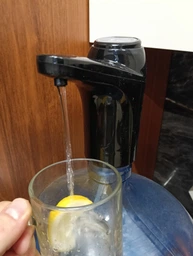 Помпа для воды Supretto с аккумулятором и выбором объема (8387) фото от покупателей 5