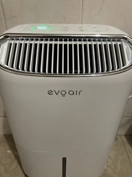 Осушувач повітря evoair NovaDry 12 Smart, 30 м², іонізація повітря, УФ - знежараження, осушення до 12л/24 год, резервуар 2.5 л, розумний контроль вологості повітря, мобільний додаток, White - Crem фото від покупців 2