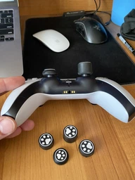 Силиконовые накладки на стики Paws 6в1 White/Black для геймпадов геймпадов Sony DualSense PS5 / DualShock PS4 / Xbox Series|One / Pro Controller [455862919] фото от покупателей 2