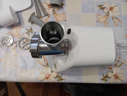 Мясорубка BOSCH MFW2515W с насадкой соковыжималкой фото от покупателей 8