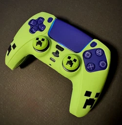 Защитный силиконовый чехол Minecraft для геймпада Sony DualSense (PS5) + в подарок накладки на стики фото от покупателей 2