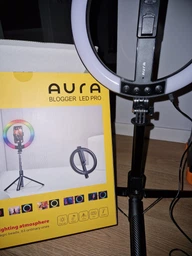 Комплект блоггера аккумуляторный Aura Blogger LED Pro-100 кольцевая светодиодная лампа Black (KBABLP100B)
