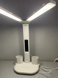 Светодиодная настольная лампа трансформер на аккумуляторе с дисплеем 12в1 Tech Lamp - многофункциональная с двойным источником света, календарем, термометром и держателем для ручек, белая