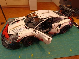 Конструктор автомобіля Porsche 911 RSR на 1580 деталей в масштабі 1:10 з двигуном, LED підсвіткою і пультом дистанційного управління фото від покупців 8