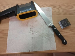 Точилка ручна кухонна Work Sharp Kitchen Pull Through Sharpener WSKTNPTS-I фото від покупців 3