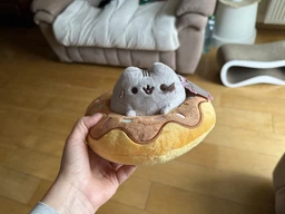 Мягкая игрушка Pusheen Котик в большом пончике 24 см (5034566615731)