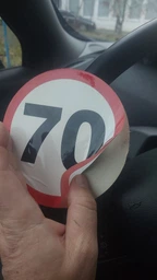 Знак 70 на авто магнитный съемный 14х14см виниловый автомобильный фото от покупателей 1