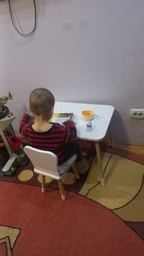 Столик детский со стульчиком 46х60х45 см для творчества письма рисования игр и обучения белый стол для детей деревянный игровой + подушка в подарок фото от покупателей 3