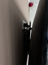Универсальный кронштейн для телевизора на стену наклонно-поворотный 14-55", совместимость с различными размерами креплений VESA, металл, Черный (1855968968) фото от покупателей 3