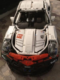Конструктор автомобіля Porsche 911 RSR на 1580 деталей в масштабі 1:10 з двигуном, LED підсвіткою і пультом дистанційного управління фото від покупців 6