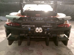 Конструктор автомобіля Porsche 911 RSR на 1580 деталей в масштабі 1:10 з двигуном, LED підсвіткою і пультом дистанційного управління фото від покупців 2
