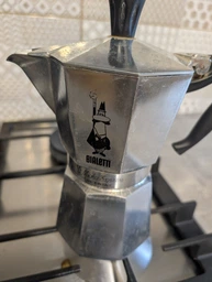Кавоварка гейзерна Bialetti Moka Express (0.190 л – на 4 чашки) фото від покупців 15