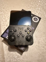 Портативная игровая ретро консоль Game Console R36S 64GB 20000 предустановленных игр платформ NES, SNES, Sega Genesis, PS1, N64, GBA, PSP, ретро приставка