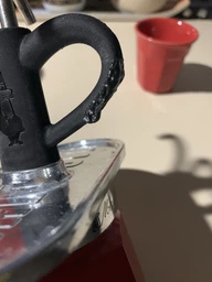 Гейзерная кофеварка Bialetti Mini Express + 2 чашки 90 мл красная (8006363030489) фото от покупателей 1