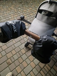 Муфта перчатки раздельные черного цвета, с вышивкой CYBEX, на коляску или санки, на черном флисе фото от покупателей 3