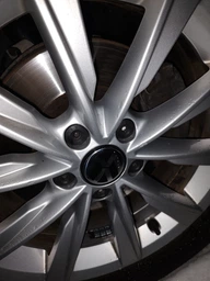 Комплект автомобильных колпаков (заглушек) на литые диски Volkswagen VW 65/56 мм 4 шт (3B7601171) фото от покупателей 2
