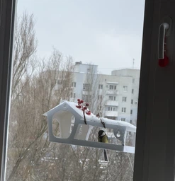 Кормушка для птиц на окно House_for_birds "Домик белый" фото от покупателей 5