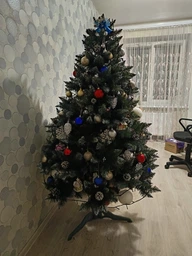 Ялинка штучна з золотими шишками і перлами 2 метри фото від покупців 2