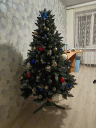 Ялинка штучна з золотими шишками і перлами 2 метри фото від покупців 1