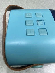 Беспроводная колонка караоке с двумя микрофонами RGB подсветка 5 режимов транслитерации 4 голоса совместимость с 3-мя устройствами 8 часов без подзарядки Bluetooth ANDER ONE голубая (514511001529)