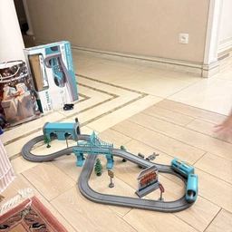Железная дорога Игровой набор Homkey DIY TRACK CITY TRAIN (66 деталей, на батарейках)