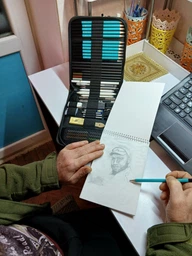 Професійний Художній набір для малювання ескізів 50 предметів для ескізів Bview з 3-колірним альбомом для малювання, високоякісними графітовими, вугільними та пастельними олівцями для змішування відтінків (BV-S50) фото від покупців 3