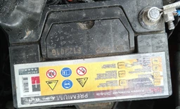 Импульсное зарядное устройство FOXSUR FBC122410D (12V 10A / 24V 5A) для легковых и грузовых авто с функцией восстановления АКБ (13339)
