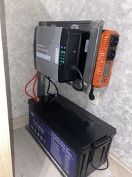 Умное зарядное устройство Qoltec Monolith для аккумуляторов LiFePO4 AGM GEL SLA 50A 12V (5901878519579)